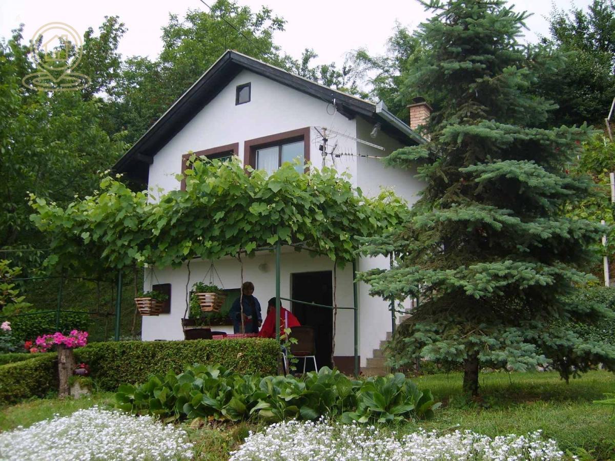 Na prodaju 2-etažna kuća - 64m2- Sremska Kamenica