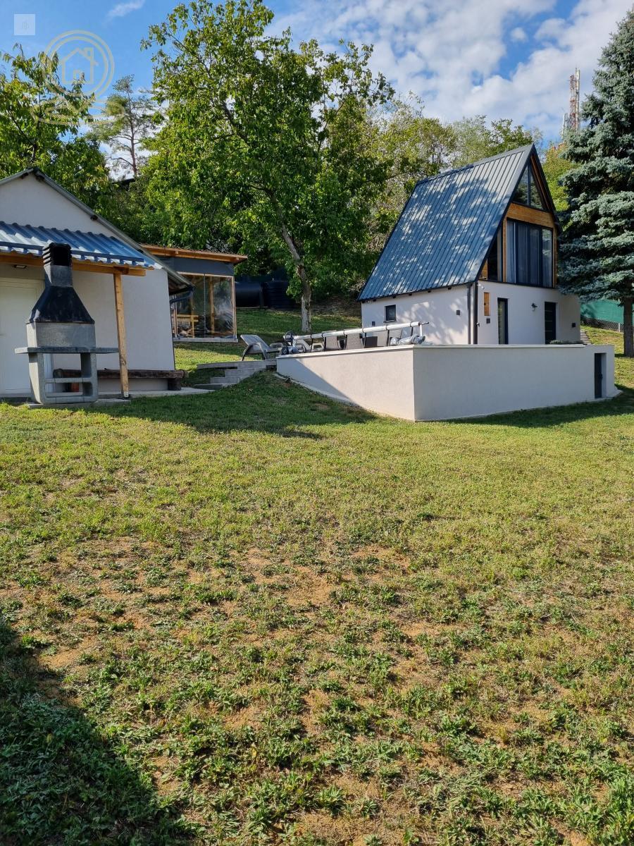 Prodaje se moderna 2-etažna kuća sa bazenom - Sremska Kamenica