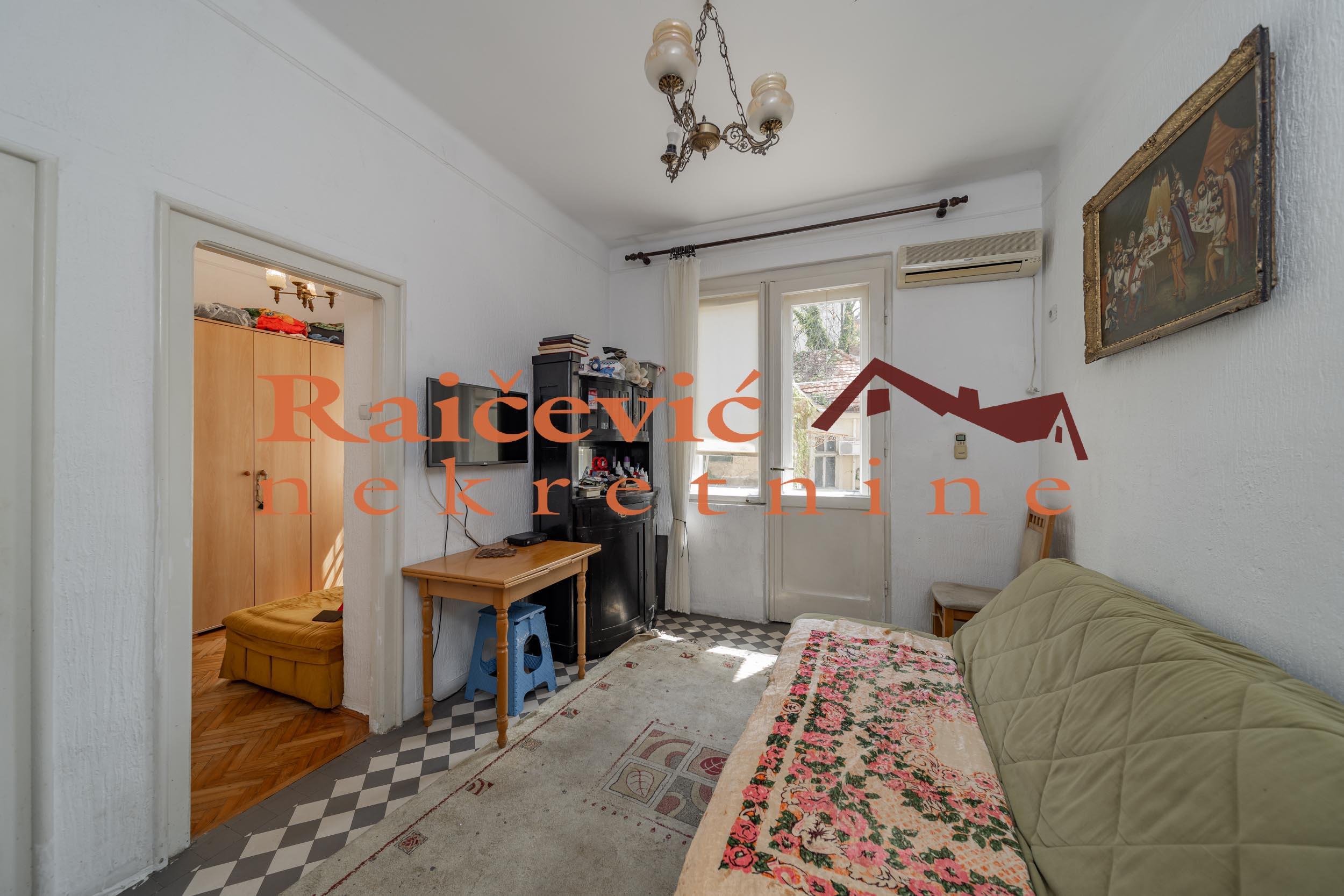 STARI GRAD CENTAR 30m2 , T ,300e