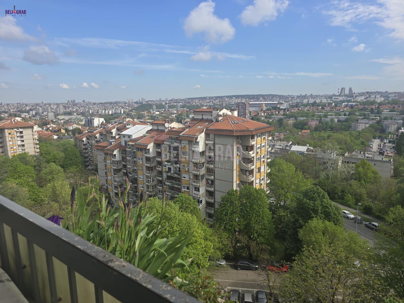 2.5, porodičan stan-odlična lokacija