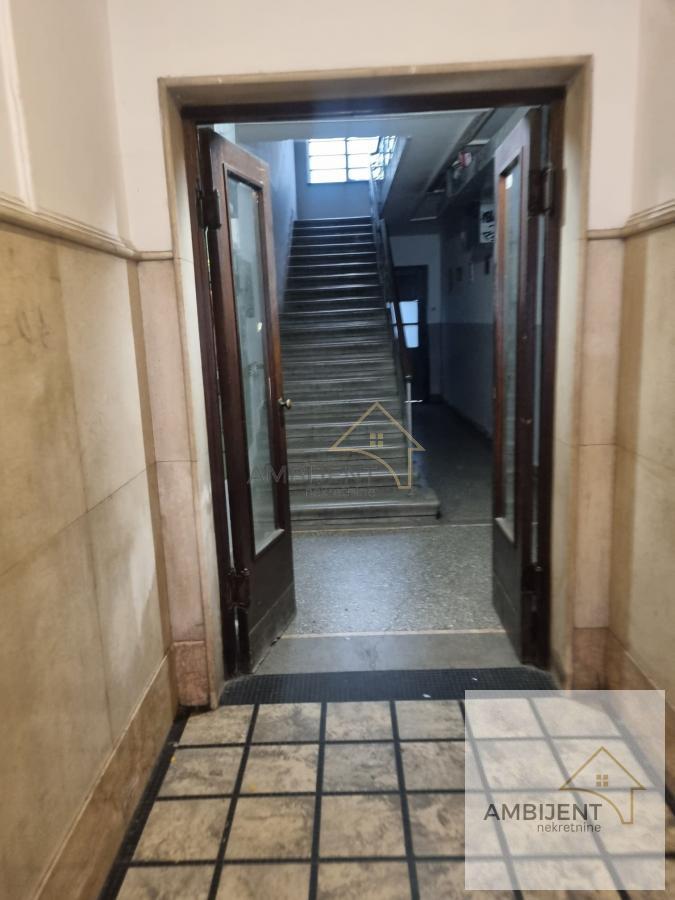 Trosoban stan 66 m² + 8m2 terasa, Obilićev venac