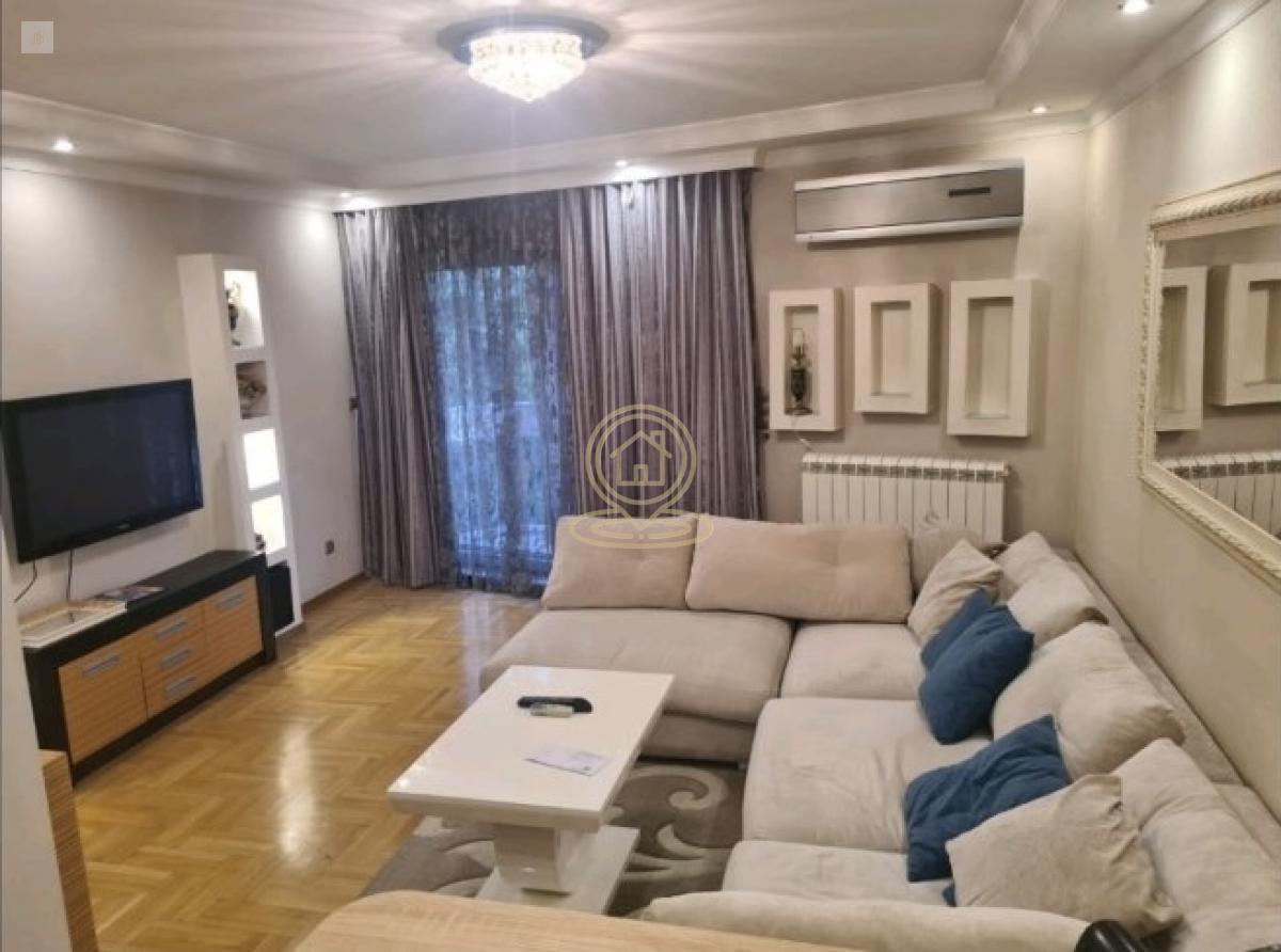 Dvosoban stan 52 m², Vračar, Hram Sv. Save