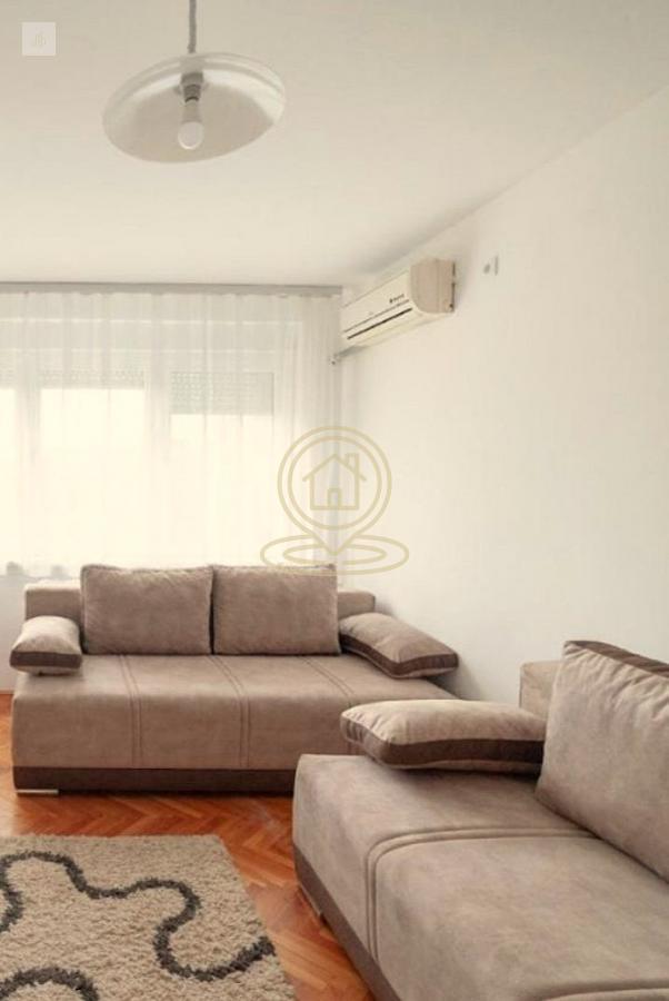 Izdavanje Novi Sad – Jednosoban stan 33 m², Grbavica, Vojvođanska, renoviran, lift, useljivo od 01.05.