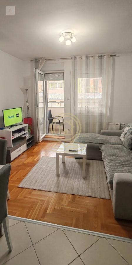 Novi Sad – Dvosoban stan 38 m², Grbavica, novogradnja, luksuzno opremljen, terasa, lift