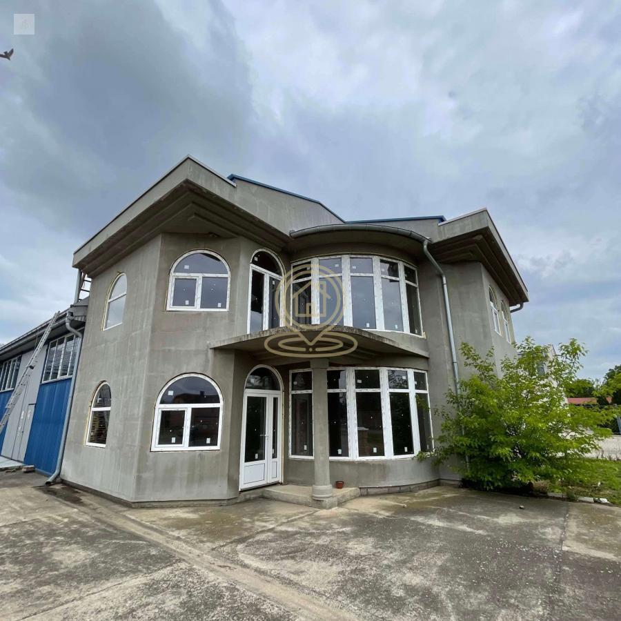 Poslovni prostor 170m² sa ograđenim platoom od 900m², Šid, blizina granice sa Hrvatskom