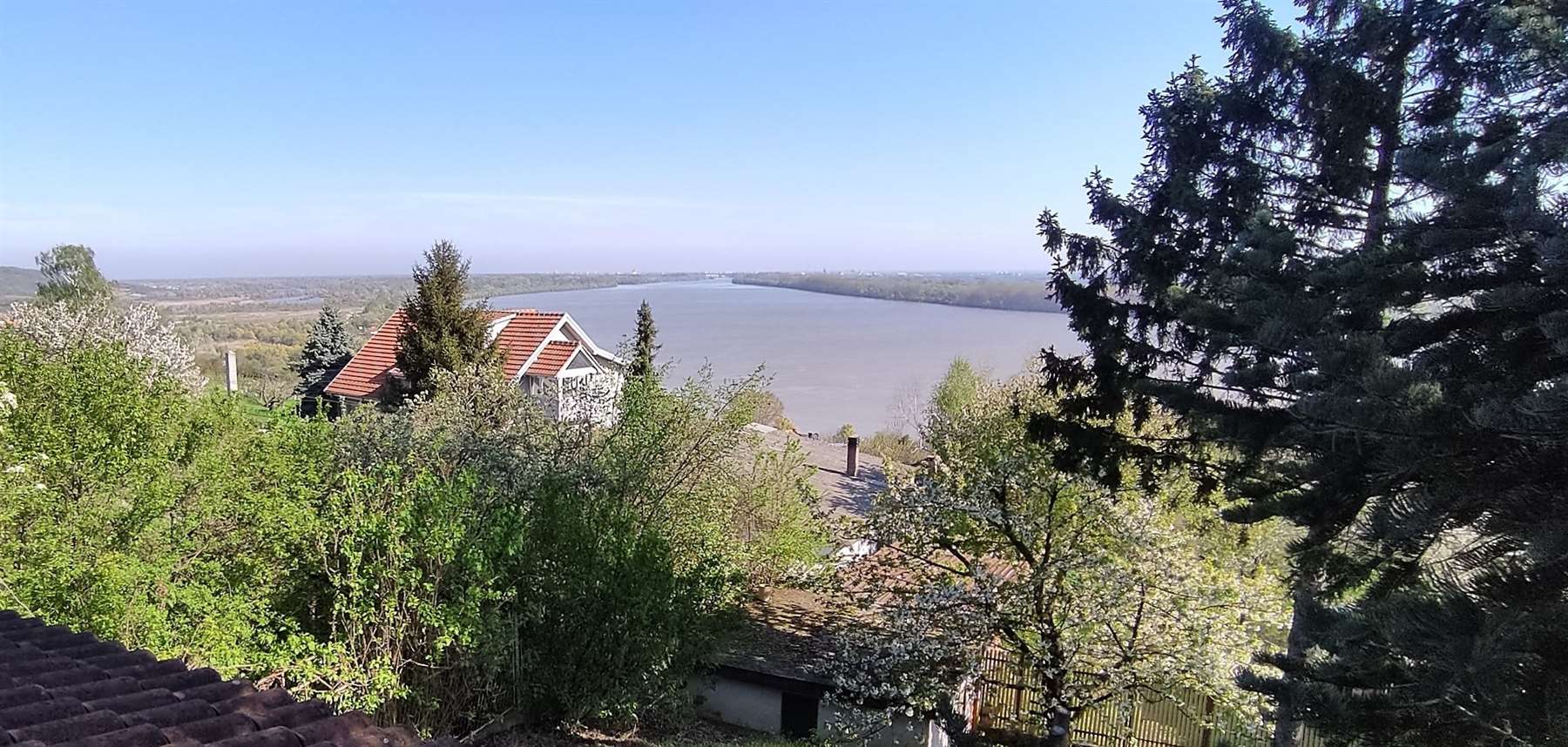 Vinča, kuća na 16 ari sa pogledom na Dunav .. 