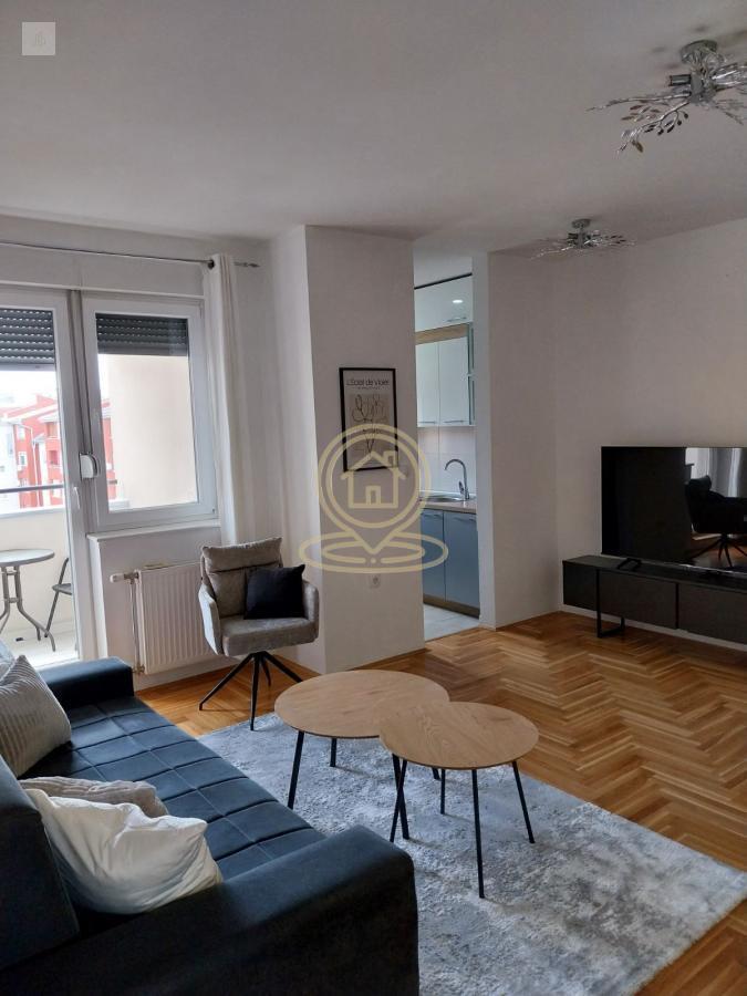 Podbara — četvorosoban svetao stan 70m2 sa garažom 30m2 | Izdavanje stanova Novi Sad