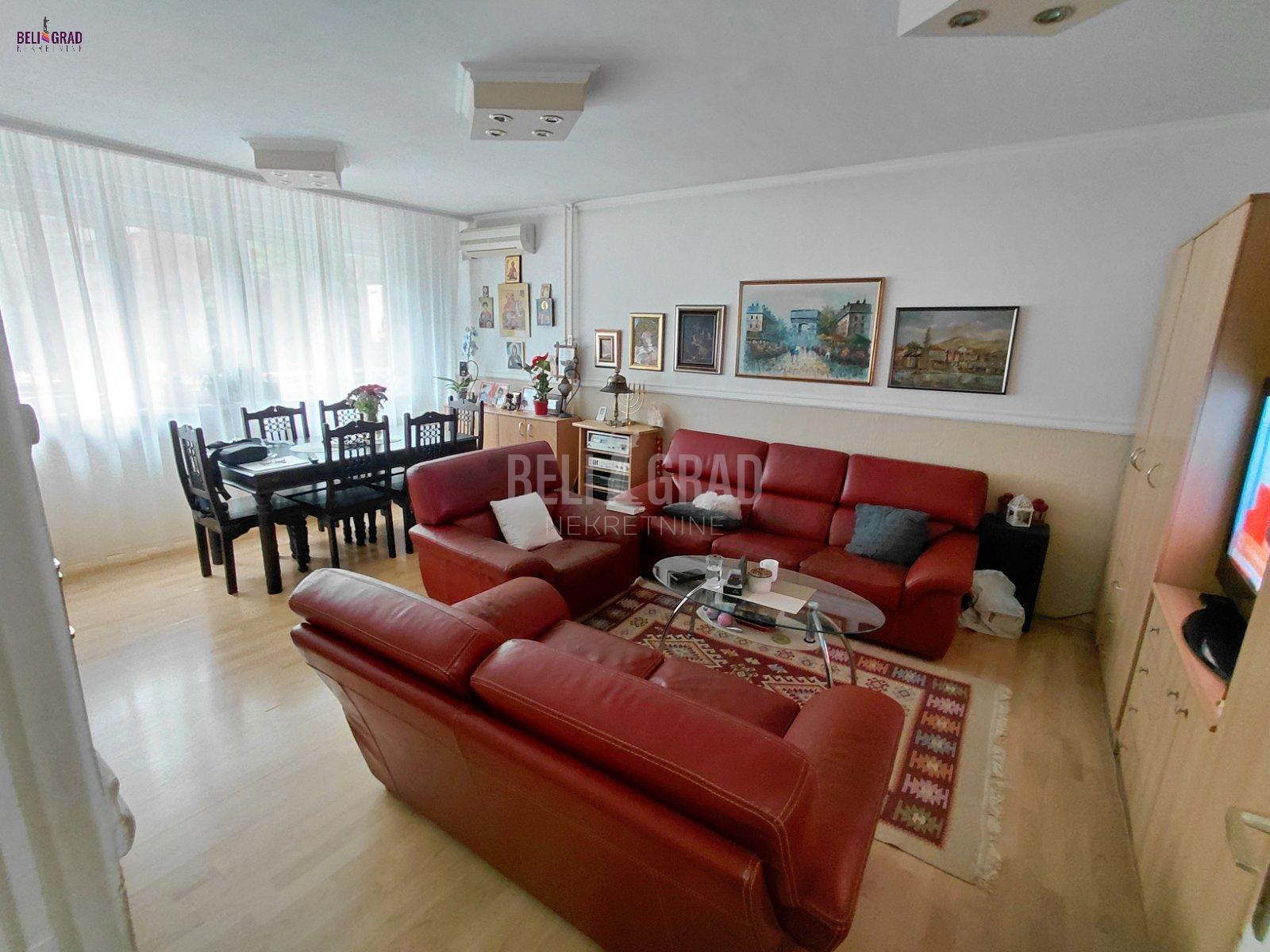 Sretena Mladenovića Mike, 74(L)