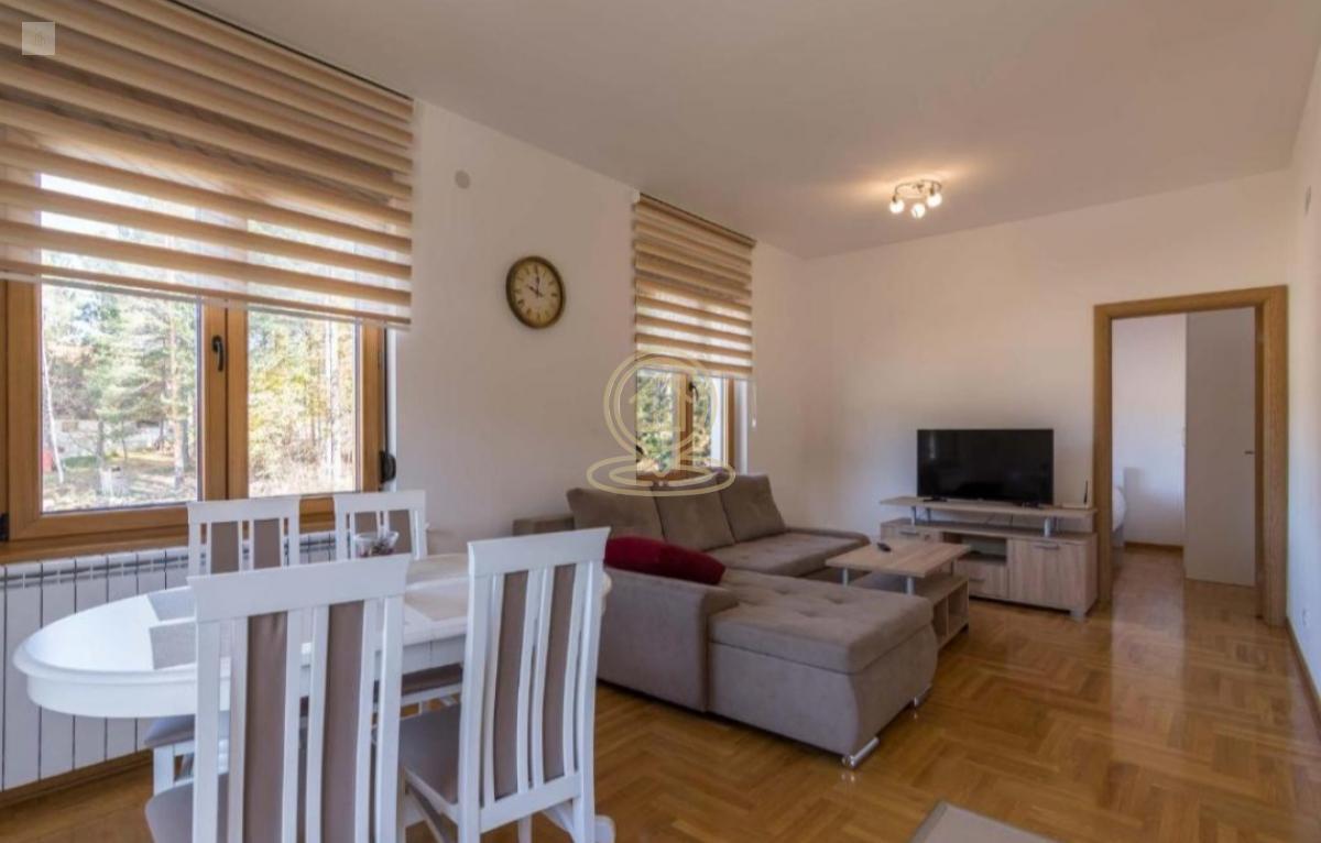 Prodaja stanova Zlatibor – jednoiposoban stan 40m2, novogradnja, centar kod jezera, parking, odlična lokacija