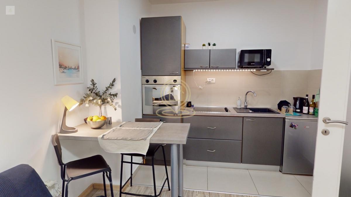 Izdaje se jednoisposoban stan, Podbara, 38m2