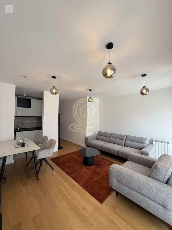 Lux Četvorosoban stan 81 m², Južni bulevar
