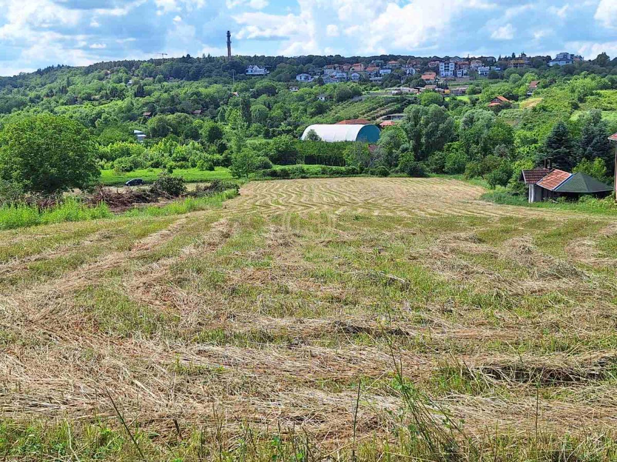 Prodaja placeva Novi Sad Alibegovac – građevinski plac 623m2, stambeno-poslovna zona, odlična lokacija, Hollivood Hill