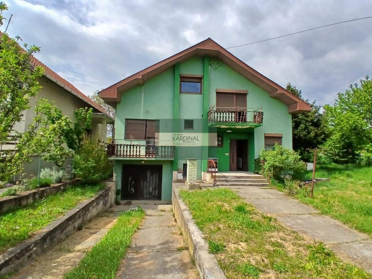 Velika kuća 308 m² sa prostranim dvorištem – Bresje, Jagodina