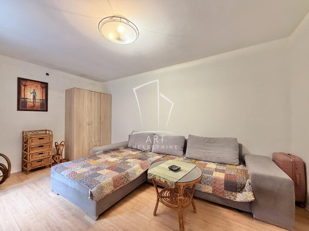 Renoviran stan u kući,Wi–Fi,Tv,infostan uključeni u cenu ID#