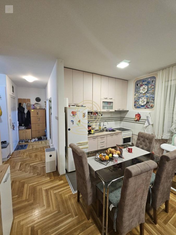 Prodaje se dvoiposoban stan, 49m2, Telep, dvorište, parking