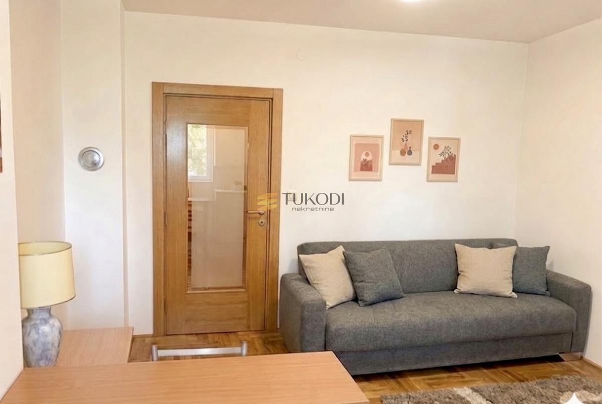 Garsonjera 24 m², Rotkvarija, Novi Sad, 2. sprat