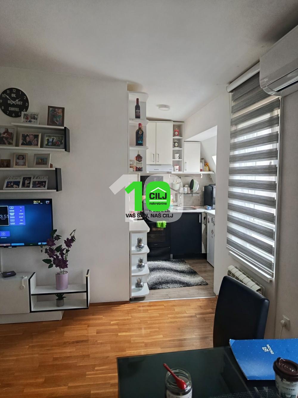 Borča centar, 2,0, 4/4, uknjižen ID#1603