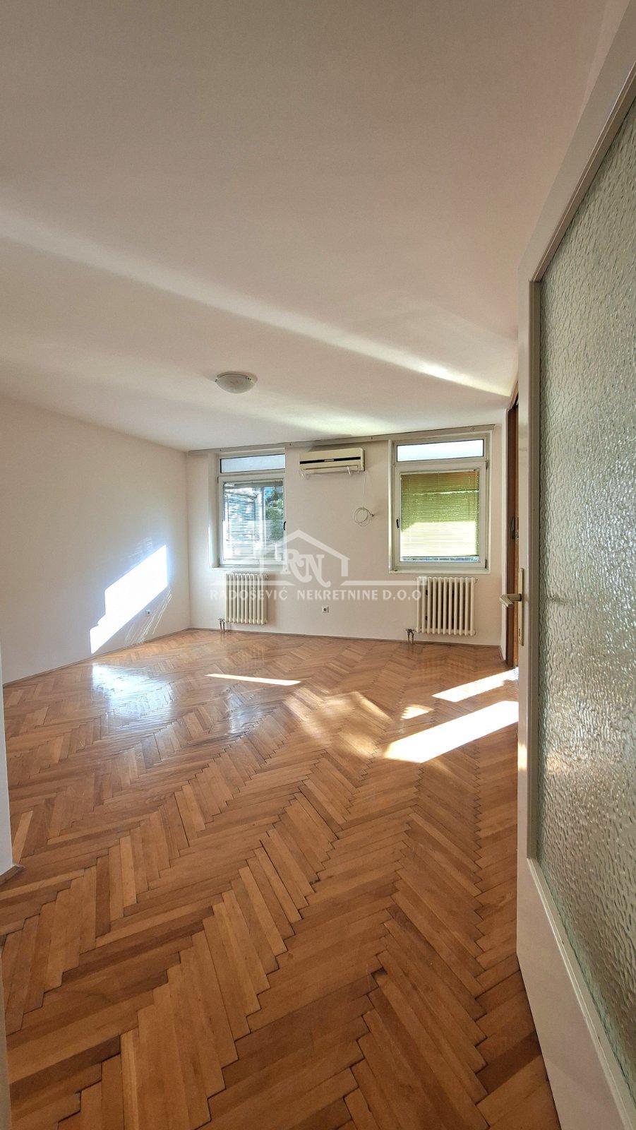 Filmski grad, Ilije Stojadinovića, 51m2, terasa - 400 eur ID