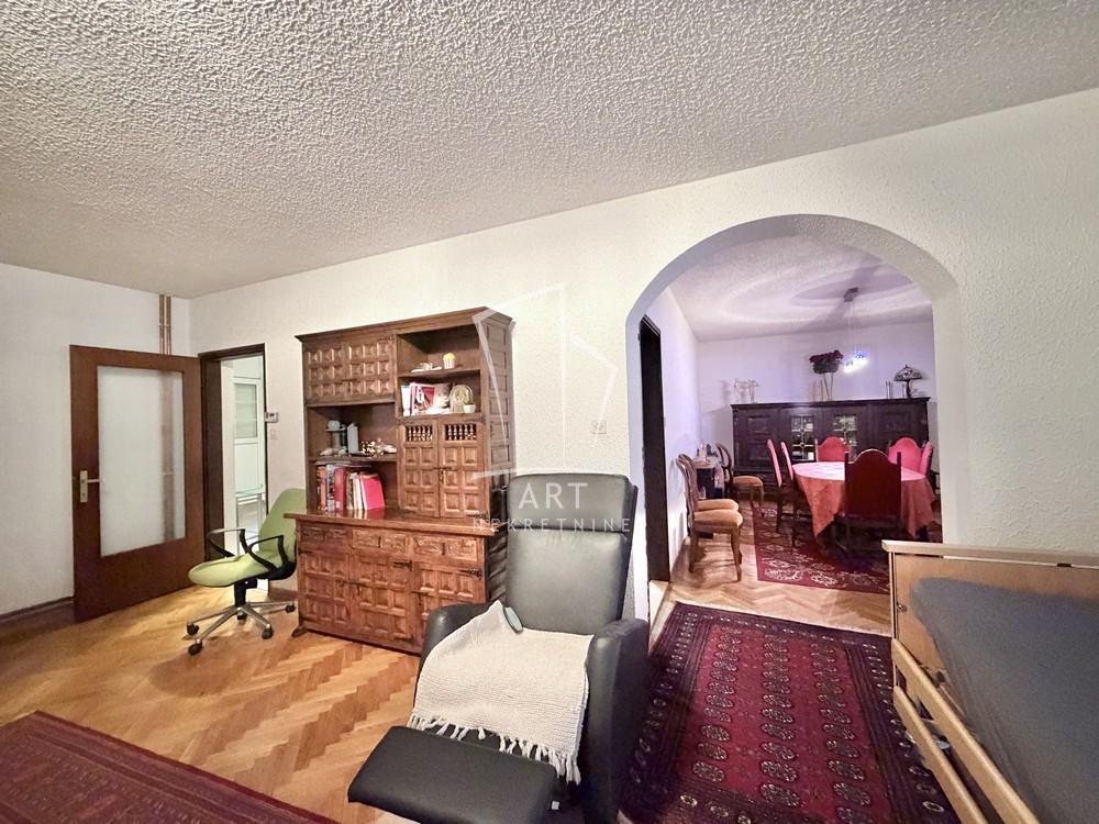Obrenovac, Barič, mereno 300m2 na 15ari placa ID#14956