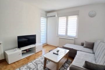 Izdaje se 1.5 stan na Zvezdari sa garažom, 36m2