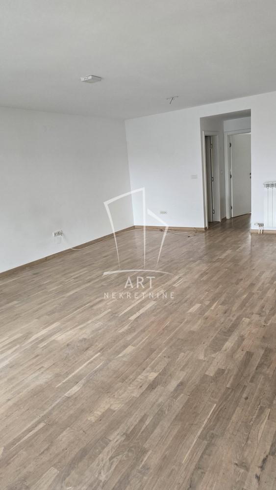 Stan u mirnoj ulici – mogućnost garažnog mesta ID#15069