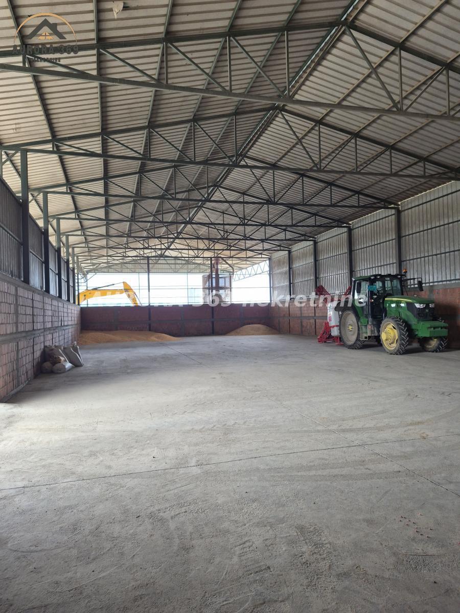 IRIG, IZDAVANJE HALE, BRUTO 1000M2, INDUSTRIJSKA ZONA