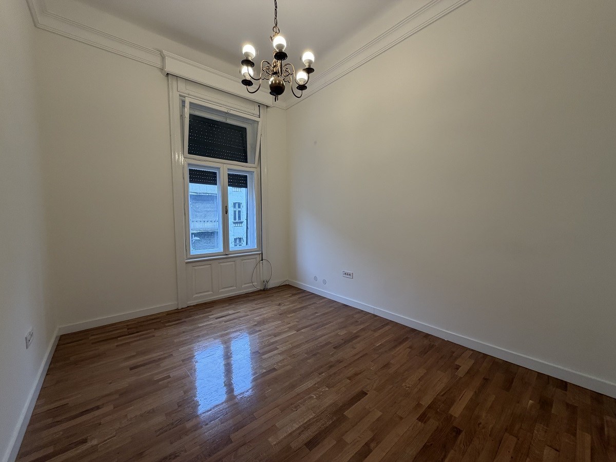 Renoviran poslovni prostor u Kneza Miloša, 110m2