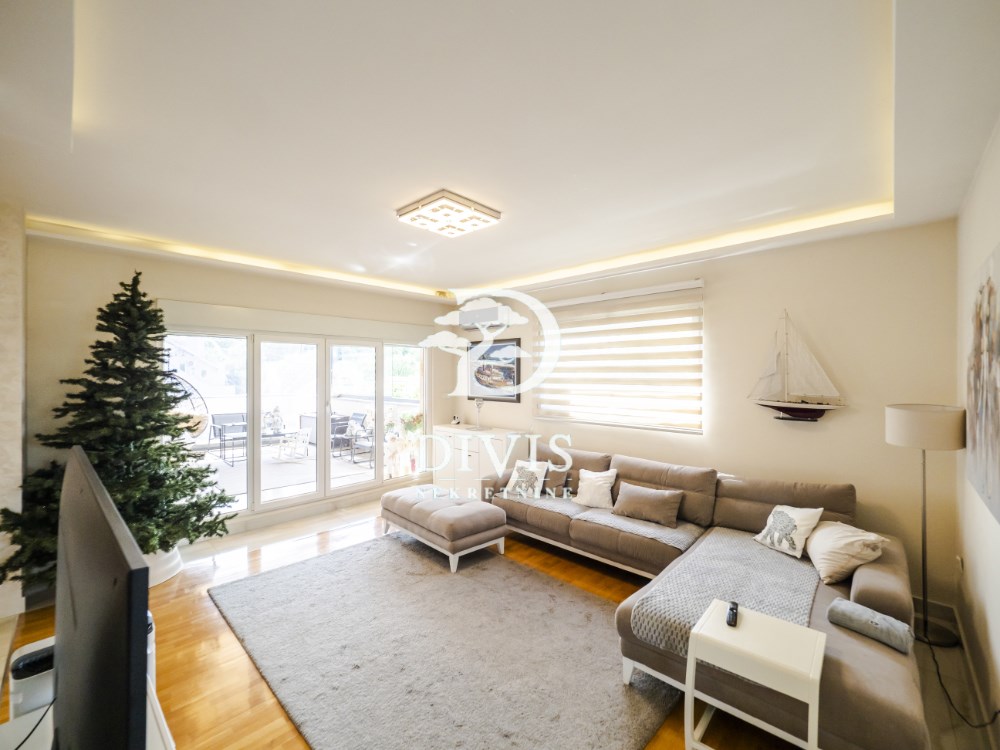 Porodičan 5.0 stan sa velikom terasom, Medaković, 140m2