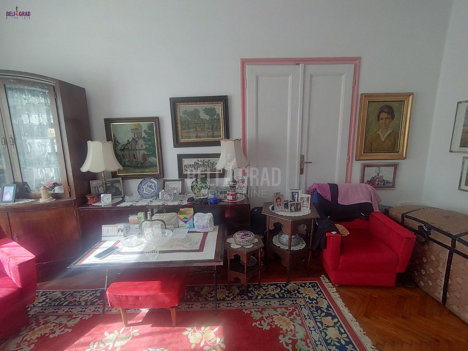Vračar, Hram svetog Save, Mačvanska, salonac