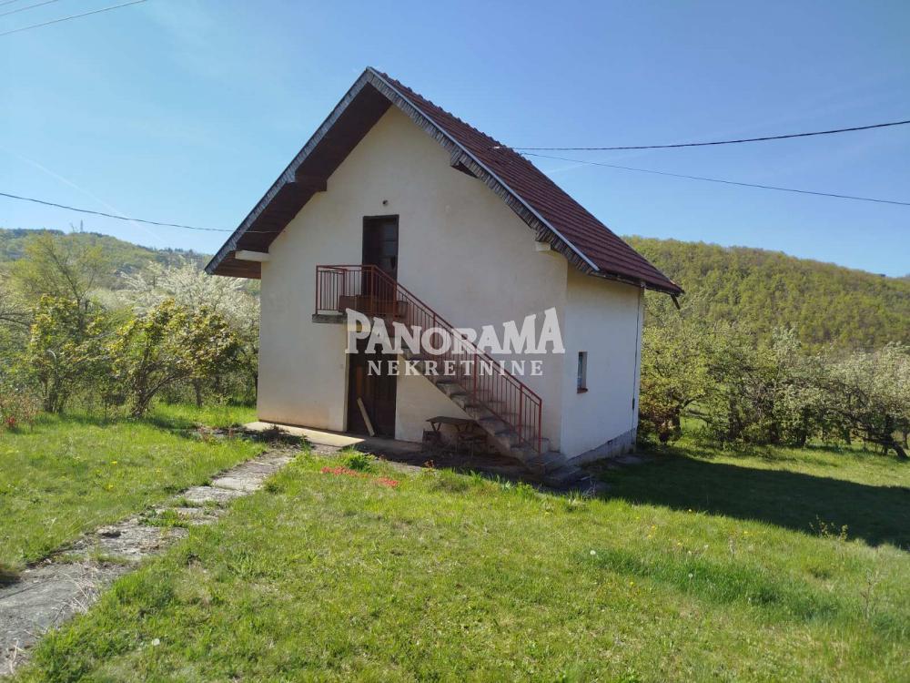 Hitno-Seosko imanje Sirogojno na 185 ari,kuća od 80m2,uknjiž