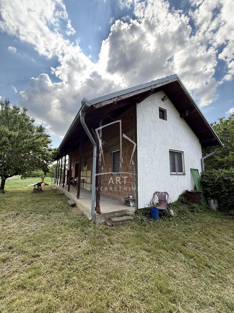 Belegiš, 104m2 na 14.95ari placa ID#15172
