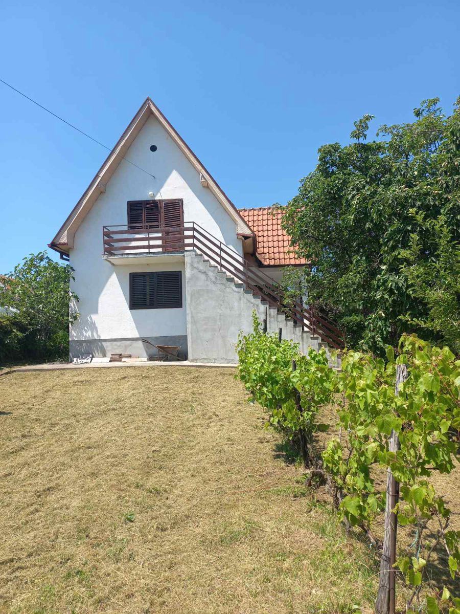 Barajevo-Baćevac 130m2, 6,85 ari, uknjižena