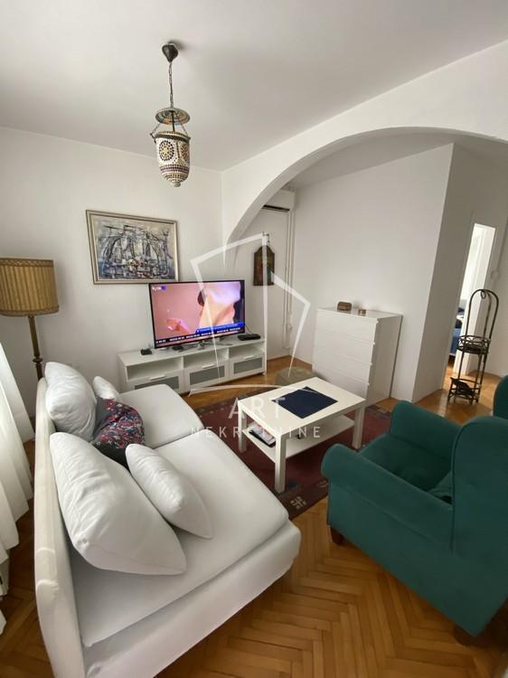 Dedinje, izuzetan dvosoban stan od 60m2 na vrhunskoj lokacij