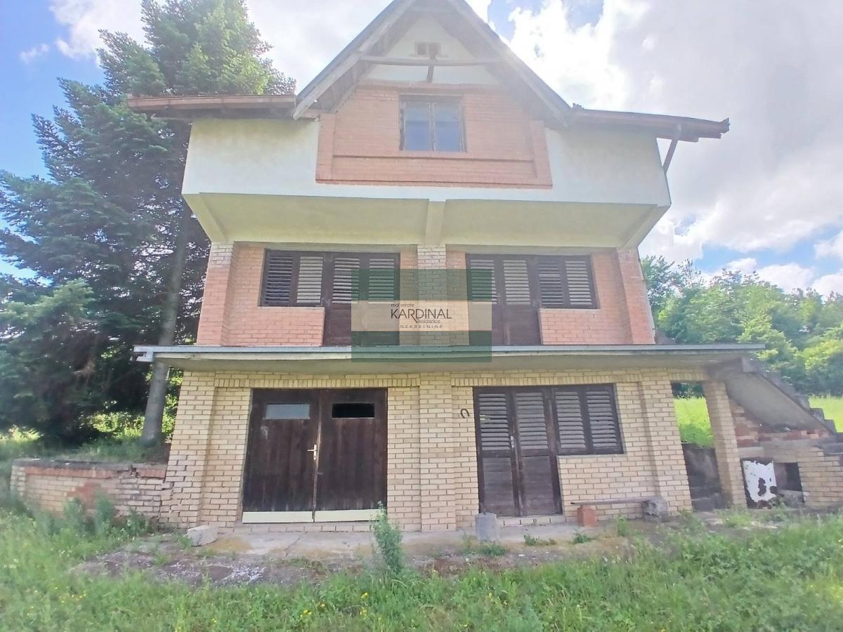 Kuća na prelepom placu u Vinorači