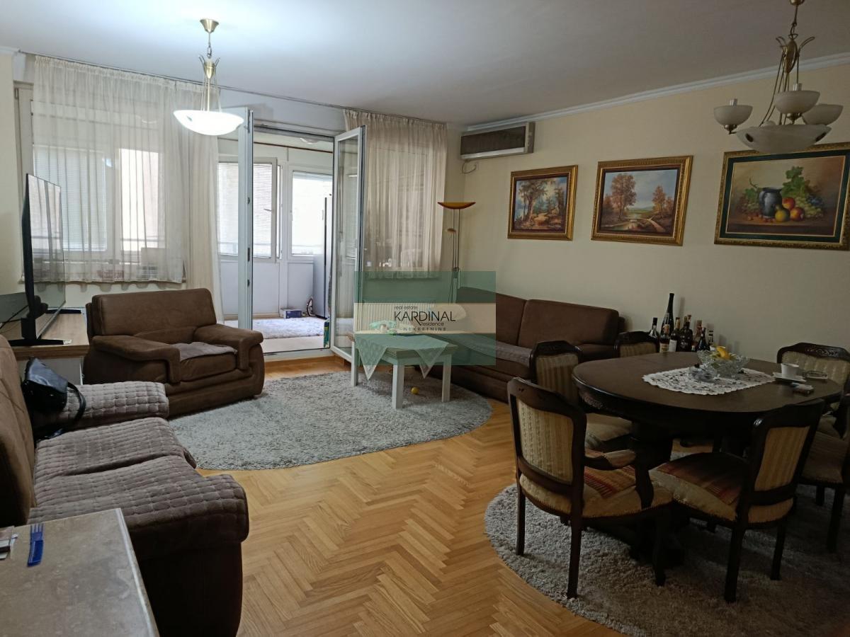 Šarmantan 3-soban stan u centru grada, 73m², kompletno namešten – useljiv od 15.07.!