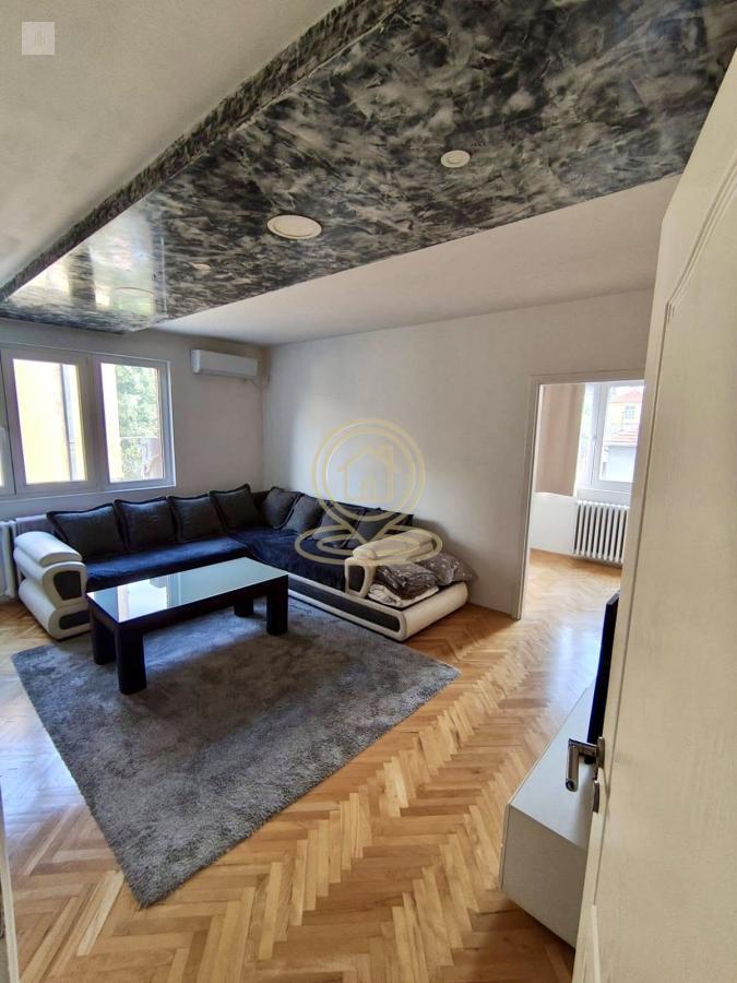 Porodičan četvorosoban stan 79m² – kompletno renoviran, Palilula, parking + lift