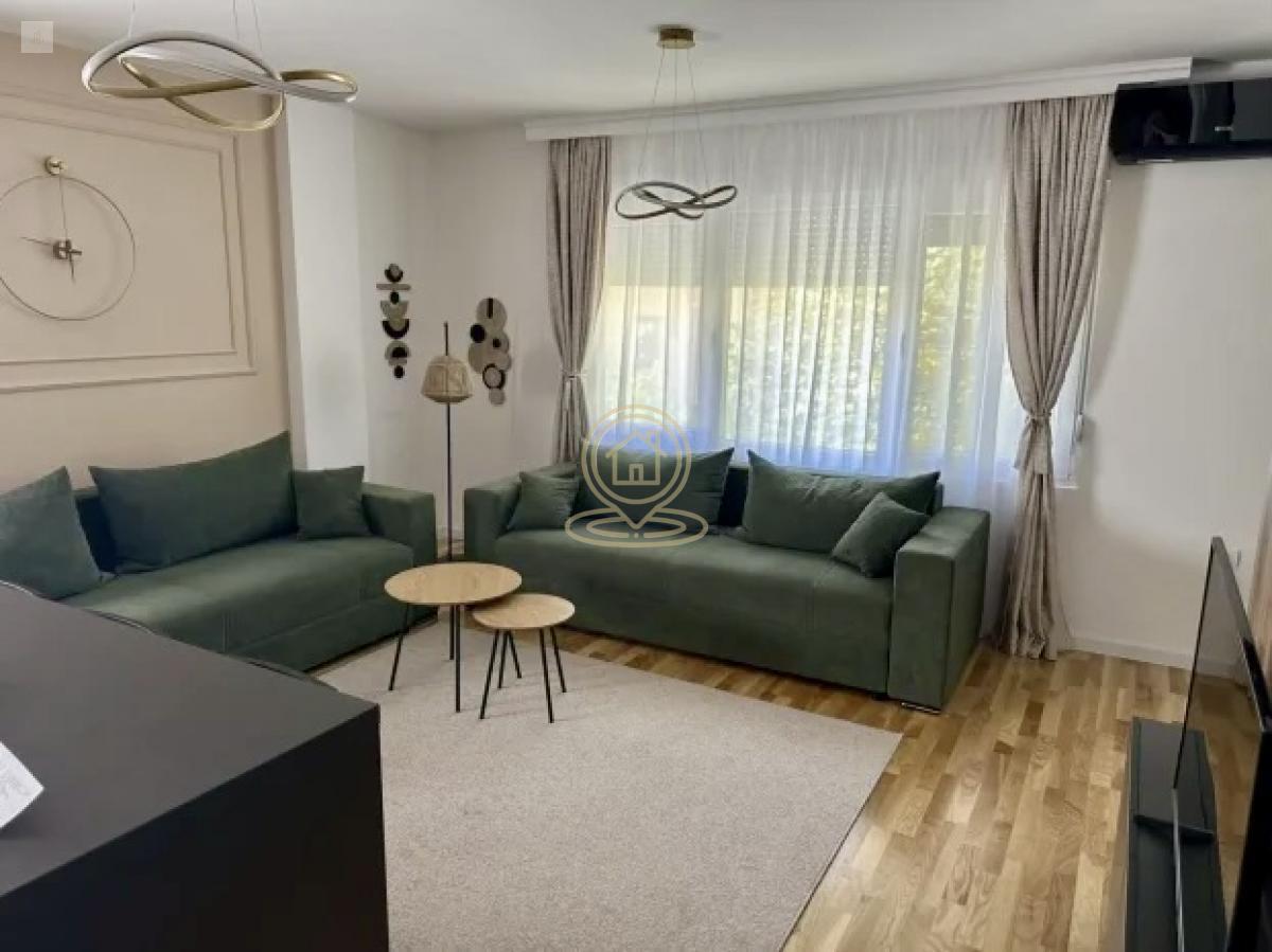 Elegantan stan u novogradnji sa garažom i video nadzorom