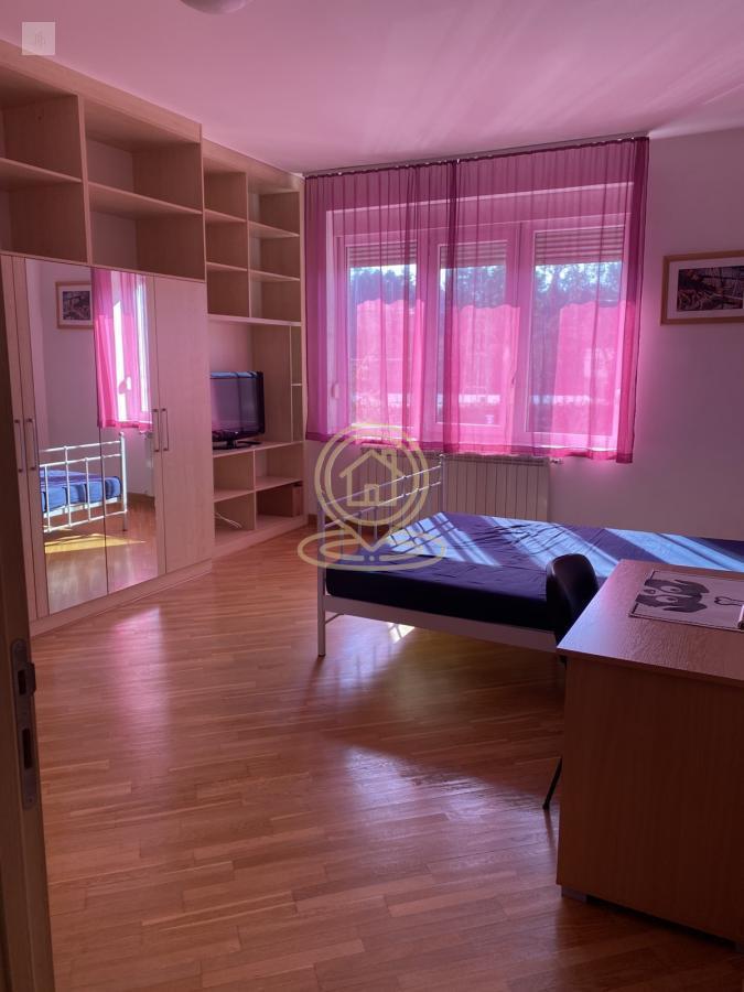 Trosoban stan 92 m², Tašmajdan, Palilula, Beograd, 1. sprat