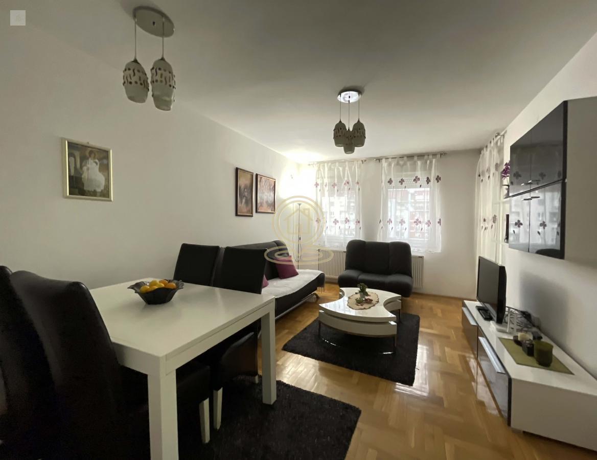 IZDAVANJE STANOVA NOVI SAD – DVOIPOSOBAN STAN NOVA DETELINARA, NAMEŠTEN STAN SA TERASOM