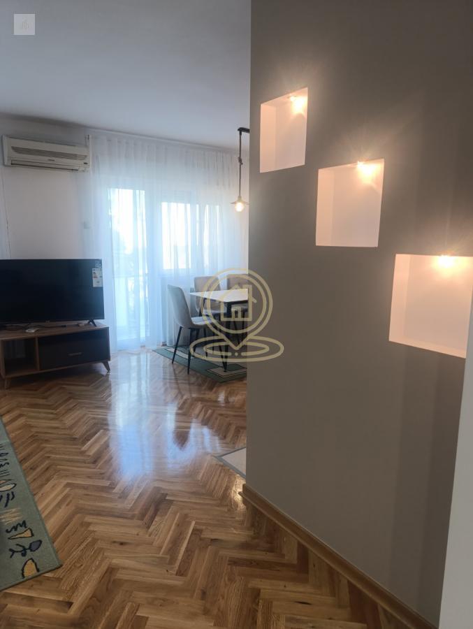 Trosoban stan 78 m², Severni bulevar, Zvezdara, Beograd