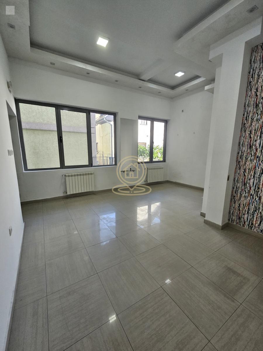 Poslovni prostor 44 m², Centar