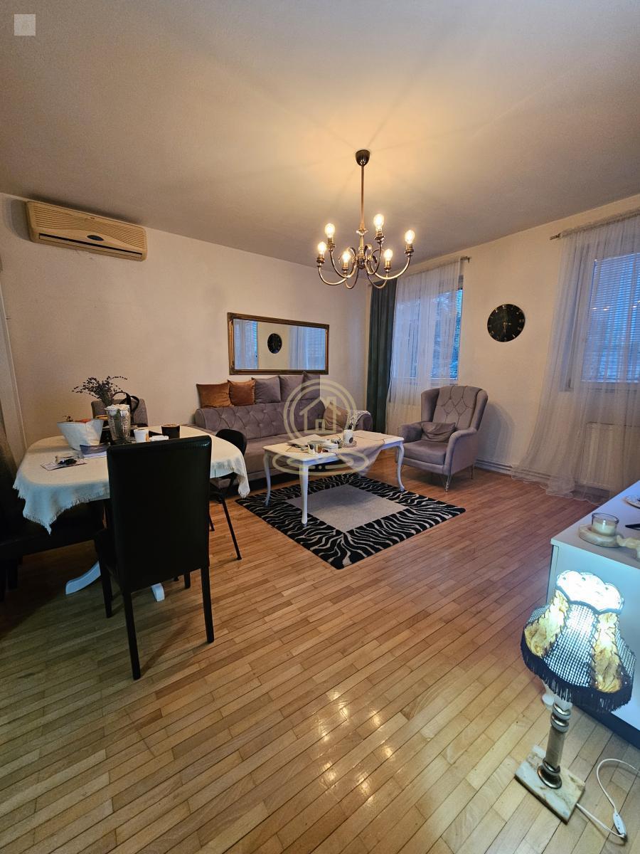 Trosoban stan 65 m², Centar Kragujevac