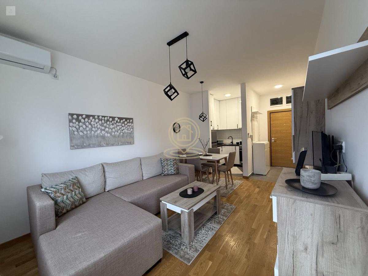 Jednoiposoban stan, 37 m², Adamovićevo Naselje, Novi Sad