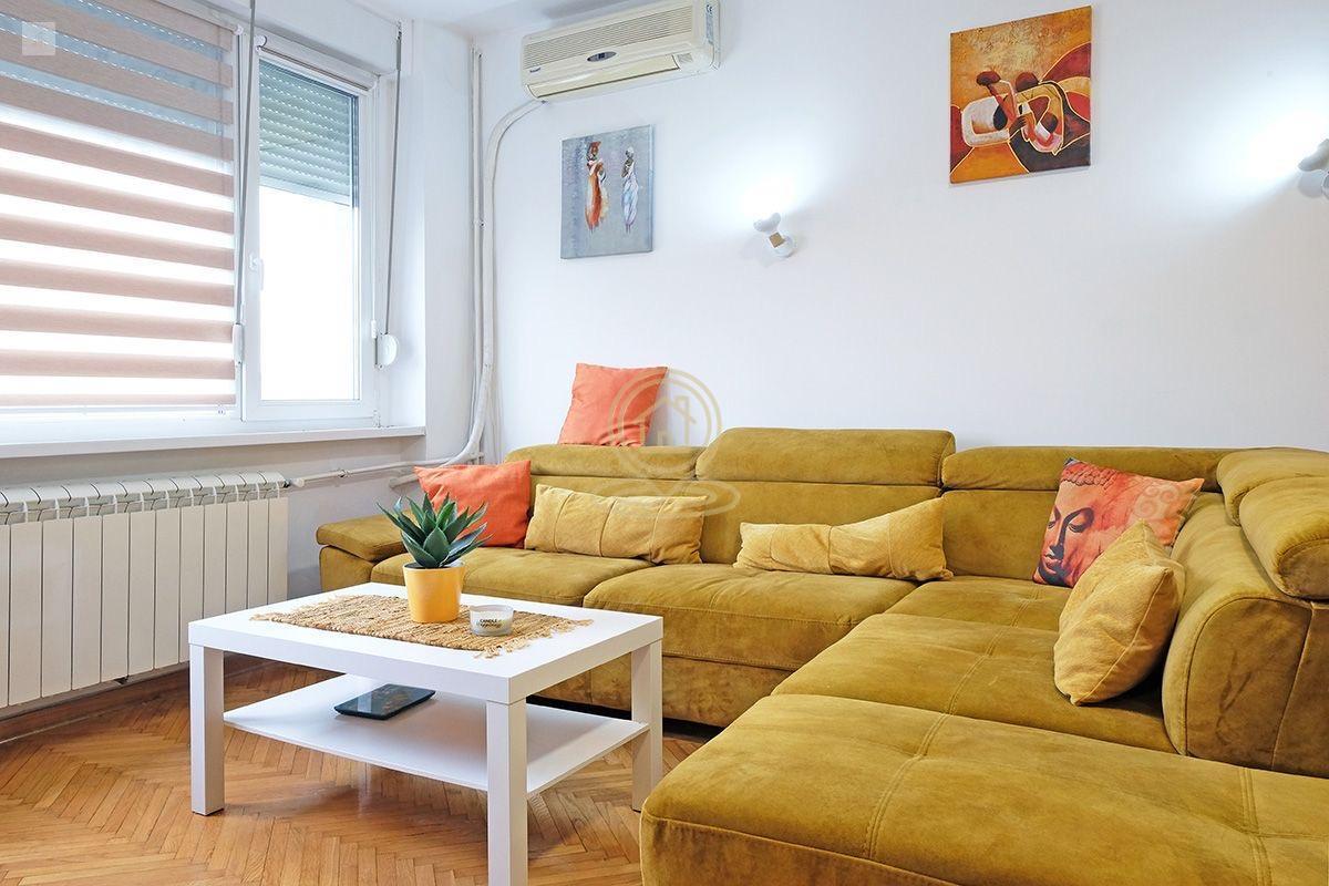 Dvoiposoban stan kod Hrama Svetog Save – Vračar, 45 m²
