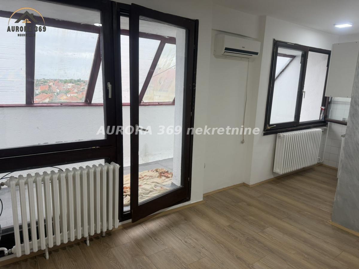 RUMA! SUPER POVOLJNA GARSONJERA 27m2 +TERASA