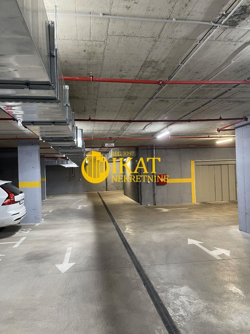 Vračar, Crveni krst garažno mesto 16m2 ID#5160
