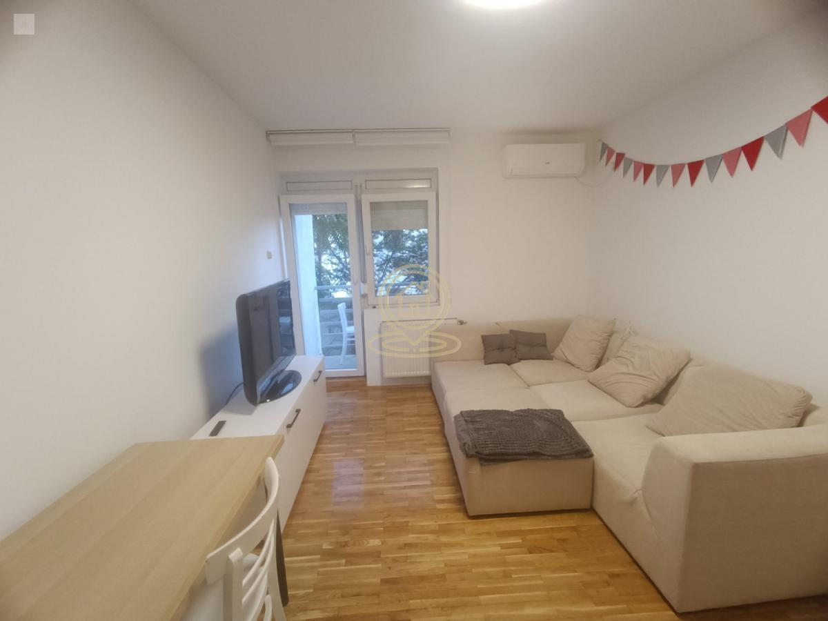 Dvosoban stan 50 m², Grbavica, Novi Sad, 2. sprat