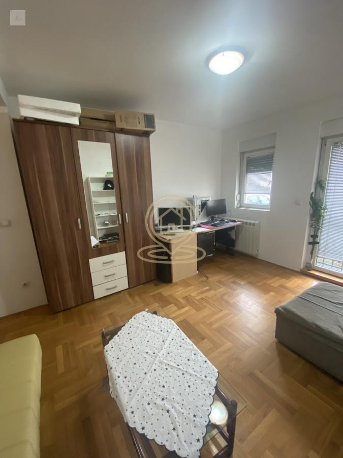Stan 33 m², Cvetanova Ćuprija, Zvezdara, Beograd
