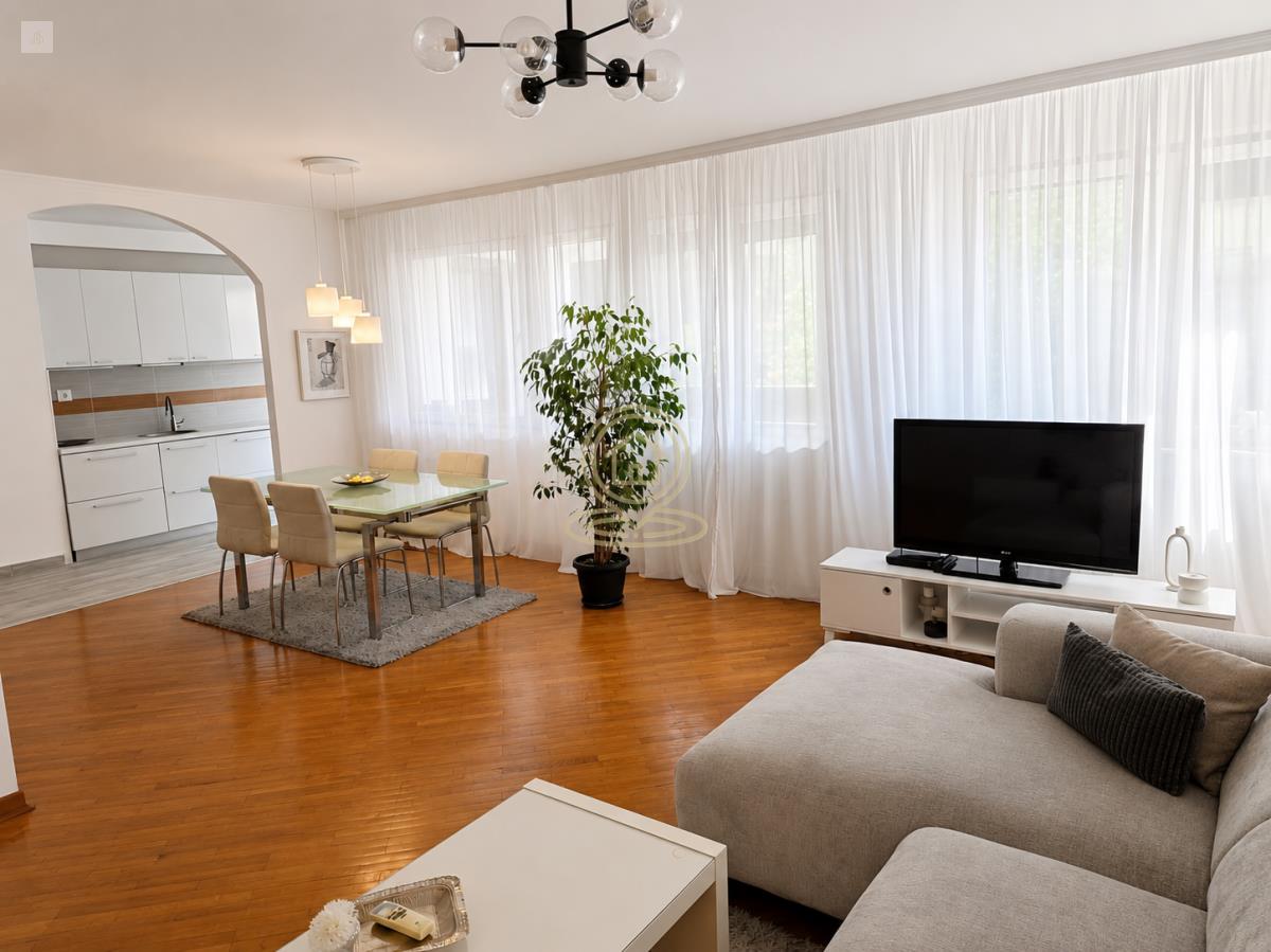 Četvorosoban stan 104 m2, Vračar, Hram Sv. Save