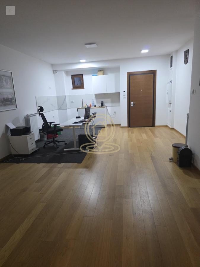 Trosoban stan 72 m2, Vračar, Južni bulevar, 1. sprat